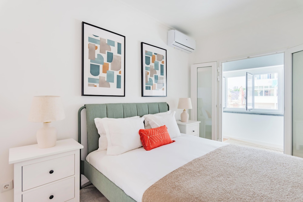 Seaside Modern Flat II @ Historical Cascais — 4-Star Luxury Hotel in Cascais, Portugal