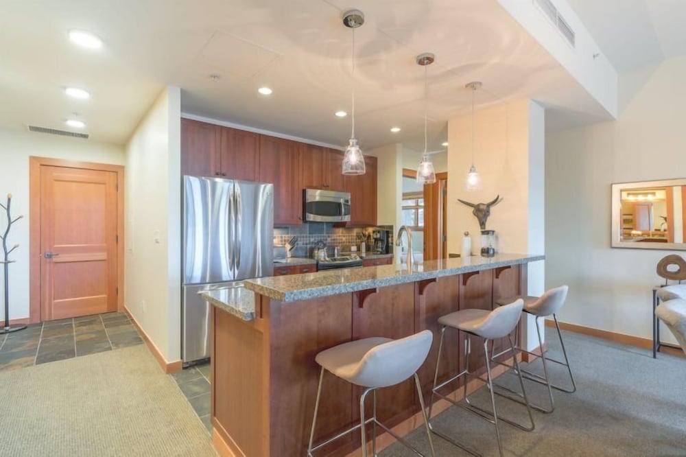 Luxury Ski in Ski out 3 Bedroom Mountain Resort Vacation Rental in the Heart of Snowmass Base Village - photo 26