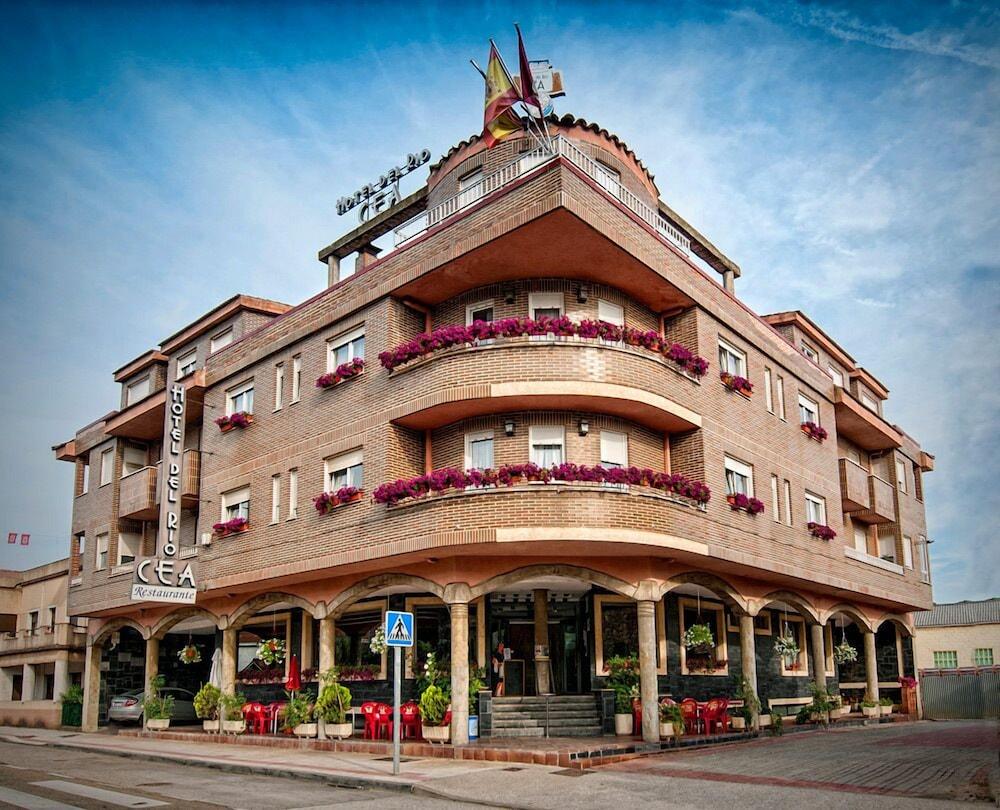 Hotel Rio Cea — hotel in Valderrueda