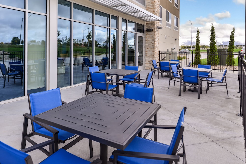 Holiday Inn Express & Suites Kansas City Lee's Summit by IHG - photo 26