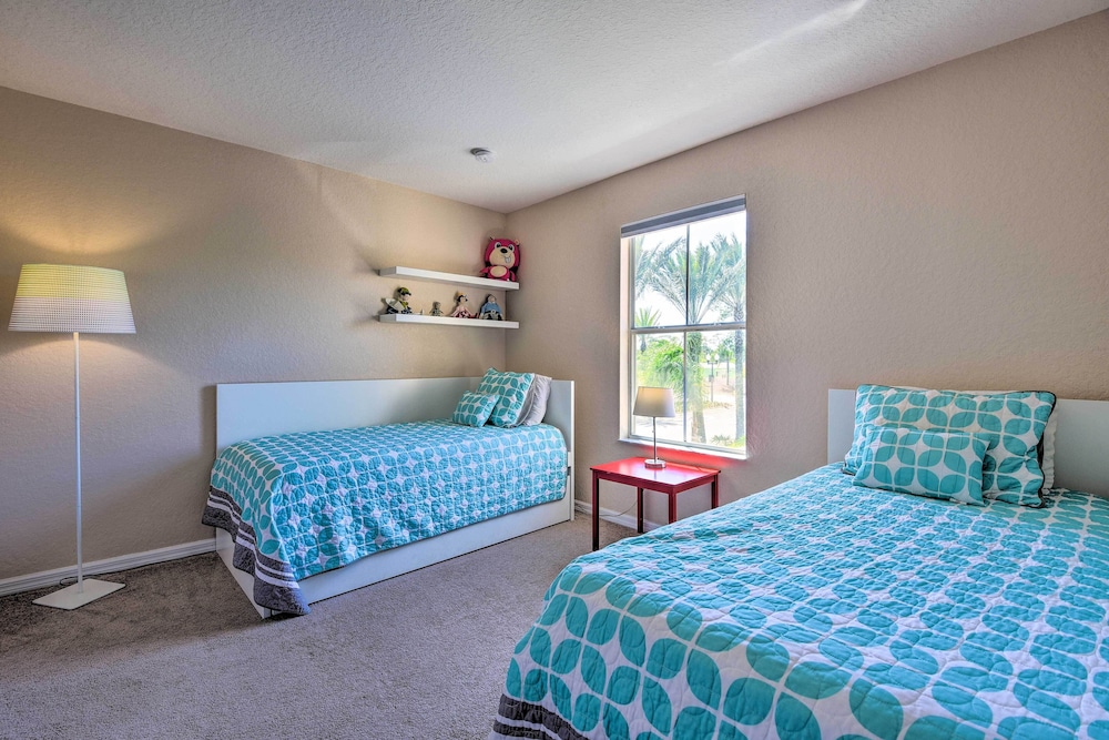 Cozy Resort Townhome w Gas Grill 3 Mi to Disney - photo 10