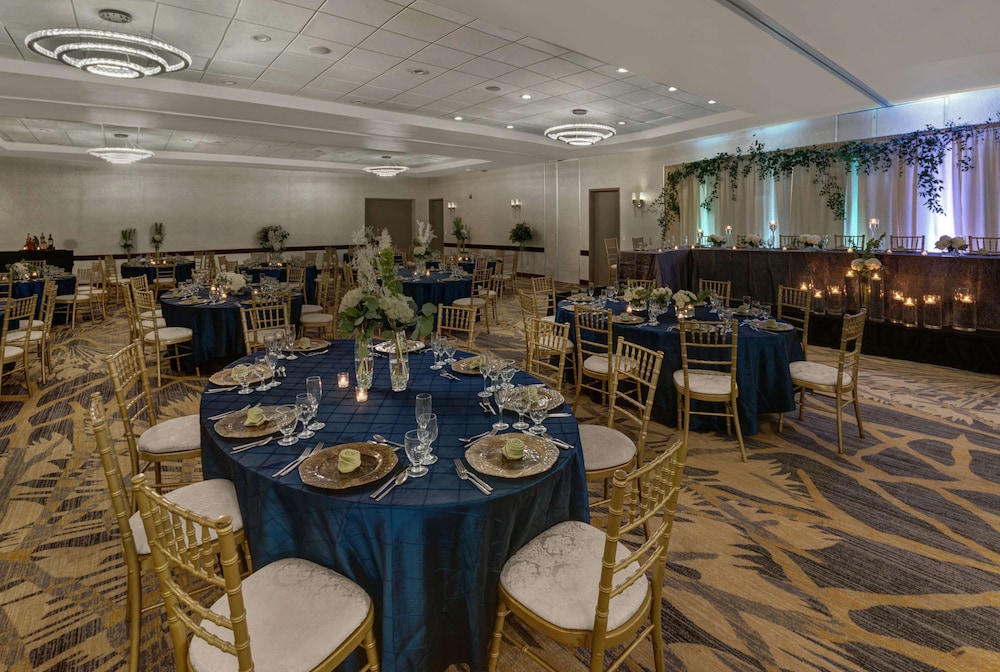 Embassy Suites by Hilton Milwaukee Brookfield - photo 90