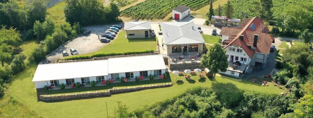 Kirschberghof Gästehaus und Weinverkauf — 4-Star Luxury Hotel in Sommerhausen, Germany