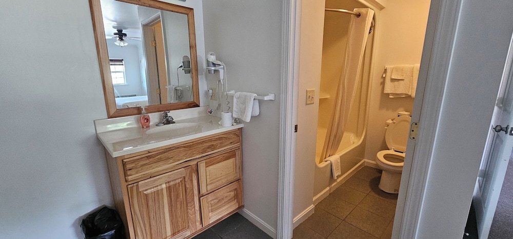 Beverly hills inn - photo 29