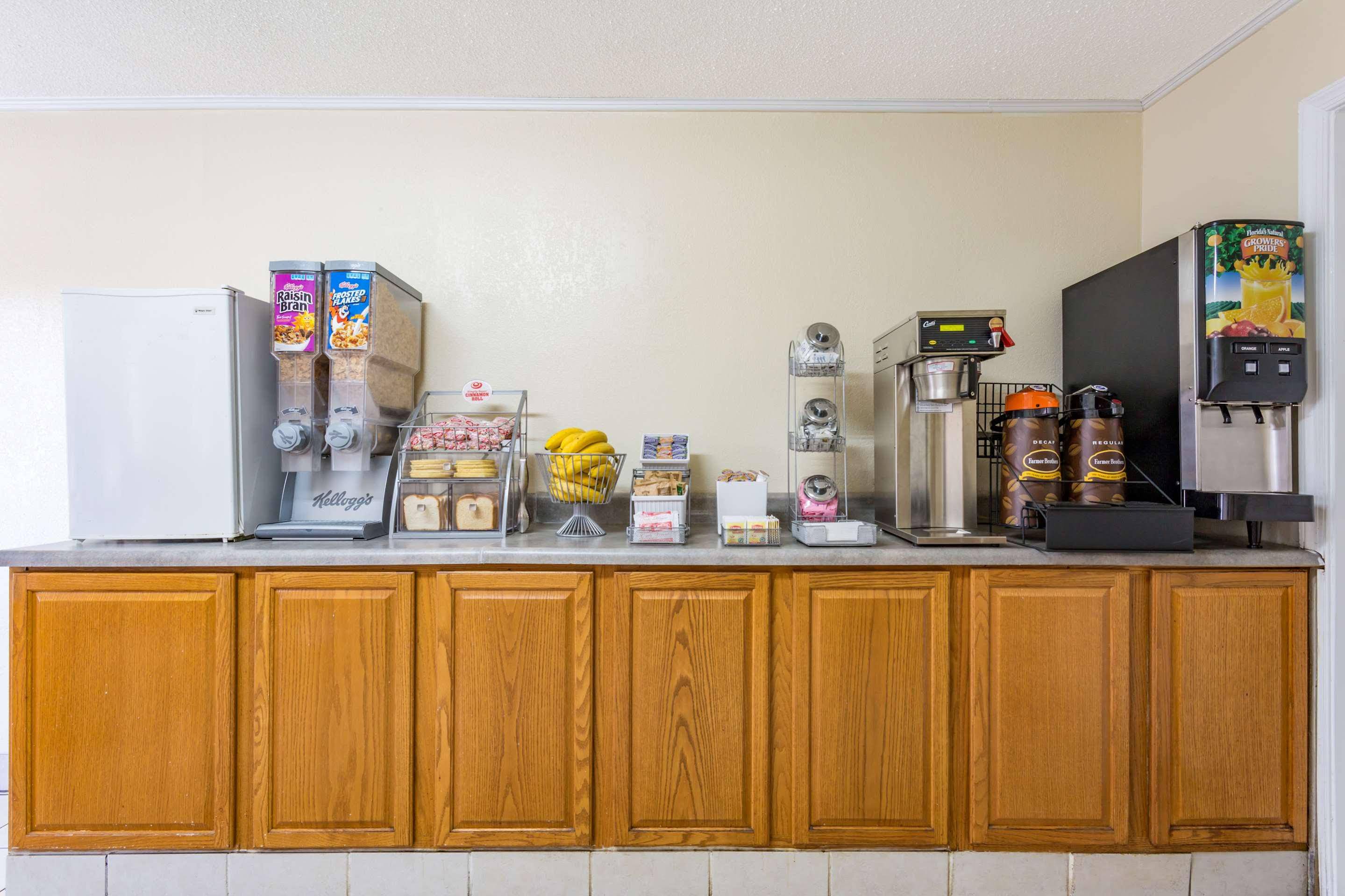 Super 8 by Wyndham Ashland Richmond - photo 5