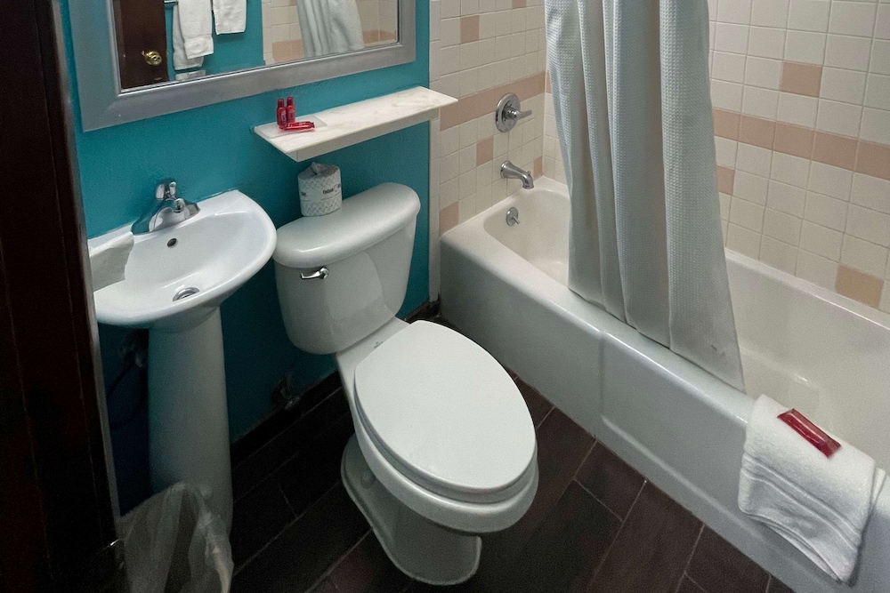 Baymont by Wyndham Bellevue Omaha - photo 22