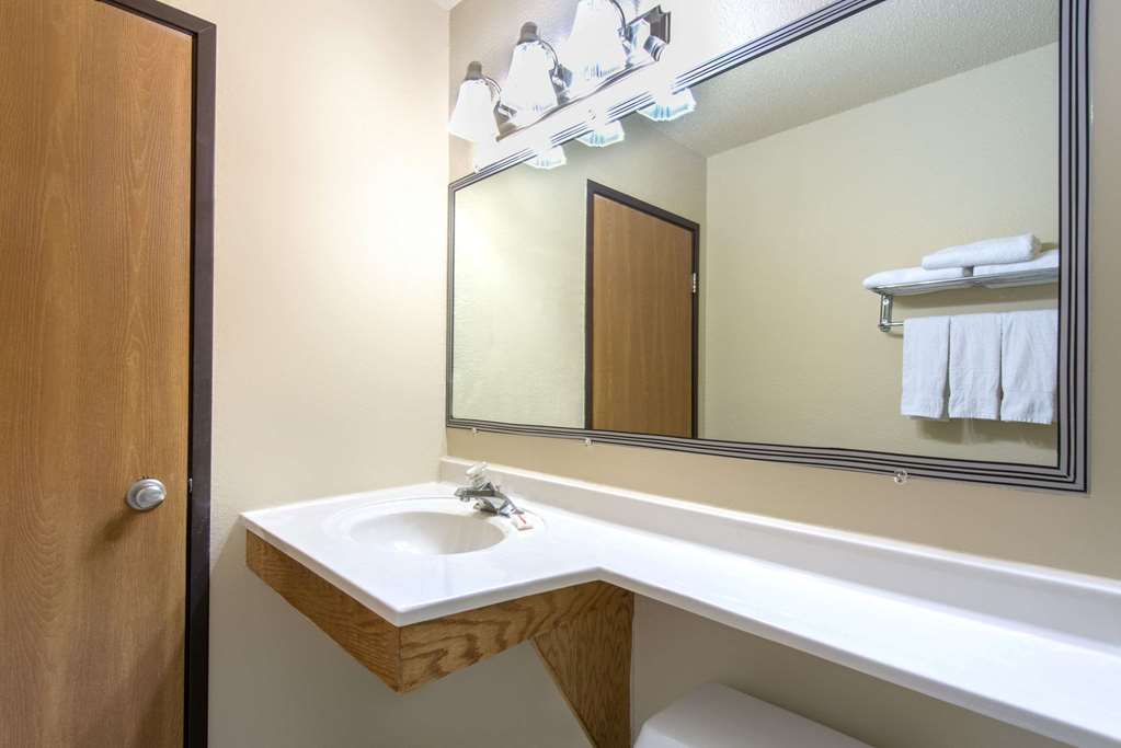Super 8 by Wyndham Youngstown Austintown - photo 4