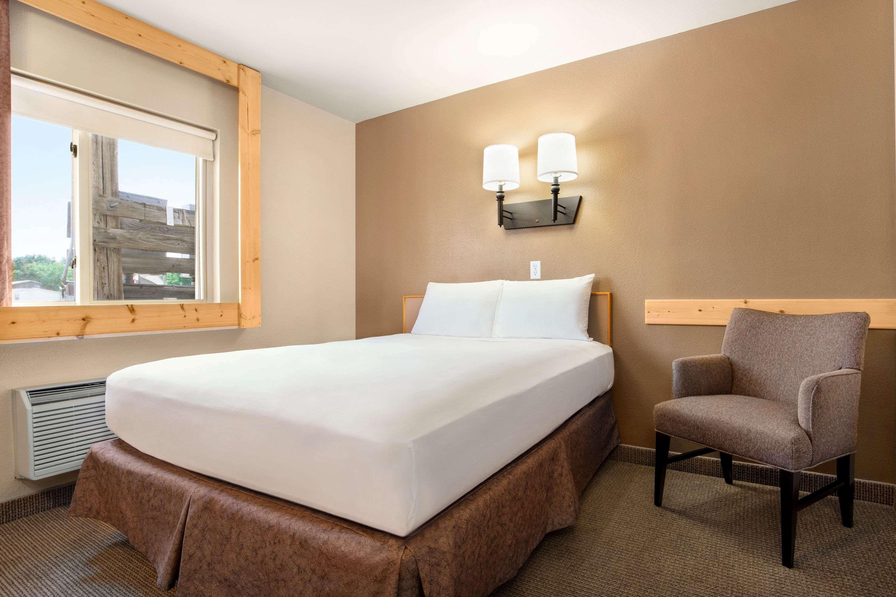 Travelodge by Wyndham Guernsey - photo 3