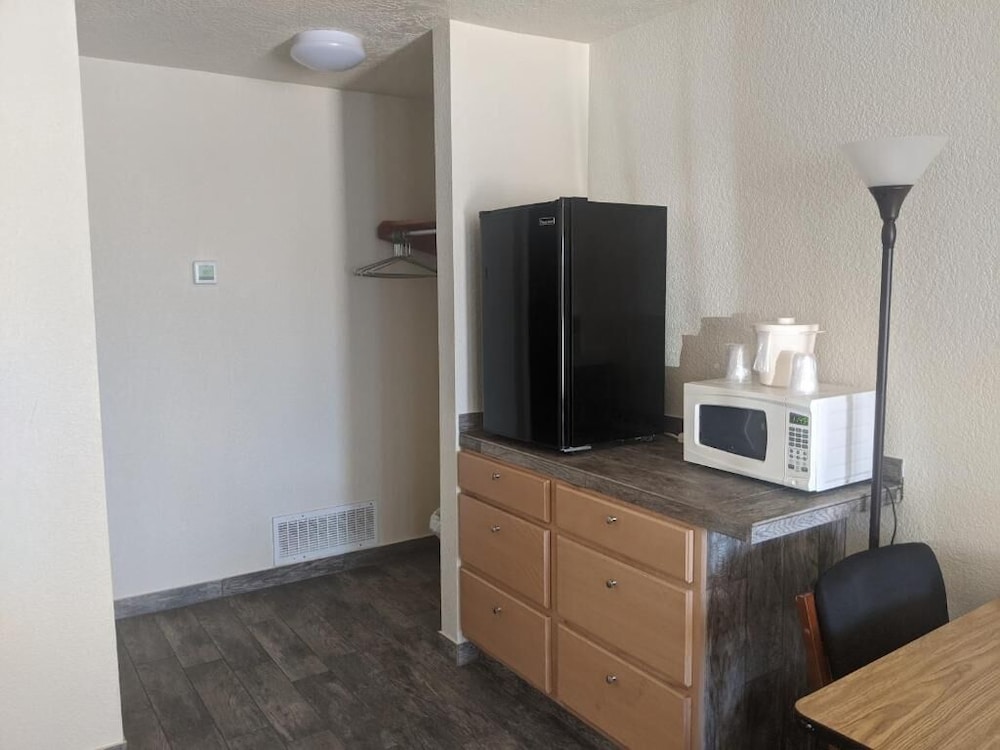 Little Daisy Motel - photo 2