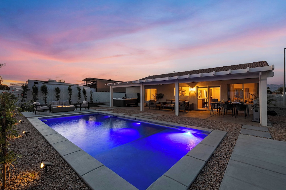 Montego by Avantstay Private Yard w Pool & Hot Tub - photo 42