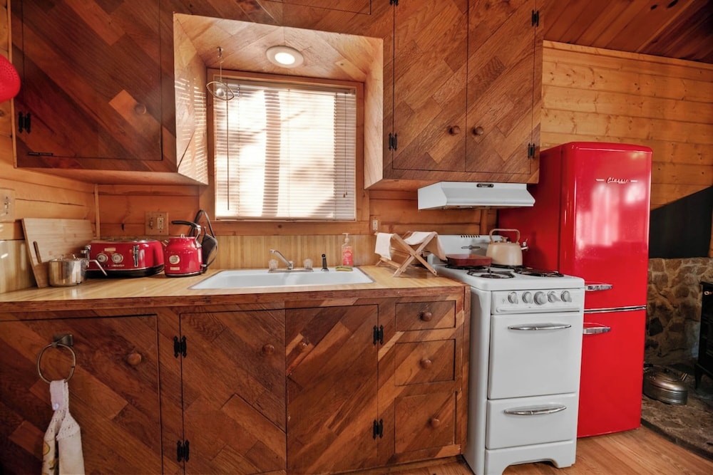 Charming Mountain Getaway — Big Bear Lake — photo 4