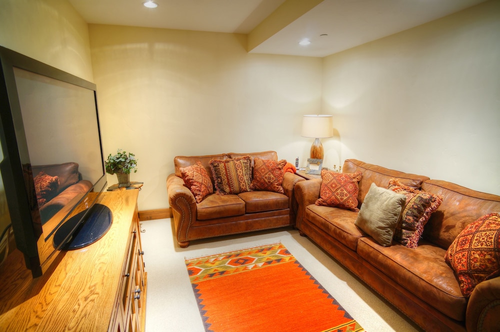 Abode at Town Lift - photo 8