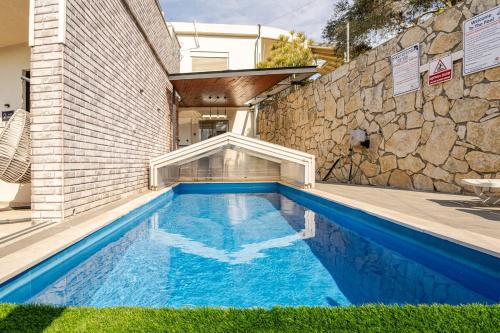 Villa for families with a private pool in Daliyat El Carmel — 4-Star Luxury Hotel in Daliyat Al Karmel, Israel