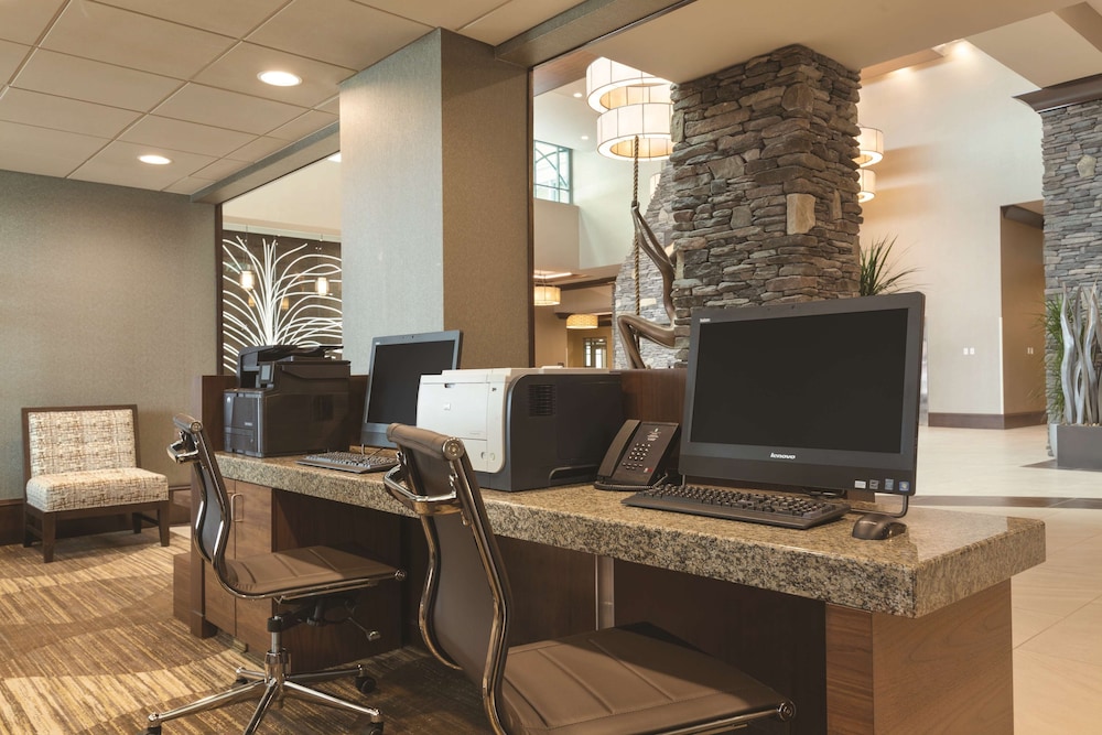 Embassy Suites Saratoga Springs - photo 37