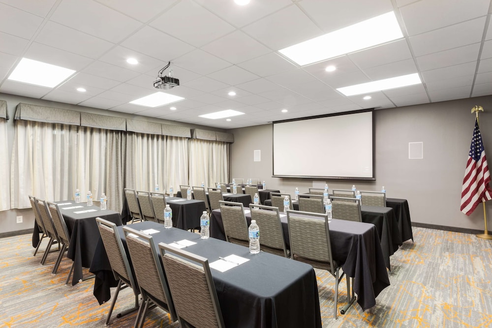 Hampton Inn Pittsburgh West Mifflin - photo 38