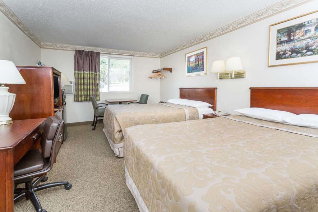 Super 8 by Wyndham Colorado Springs Chestnut Street - photo 10