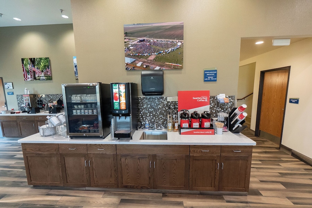 Cobblestone Inn & Suites Sheldon - photo 32