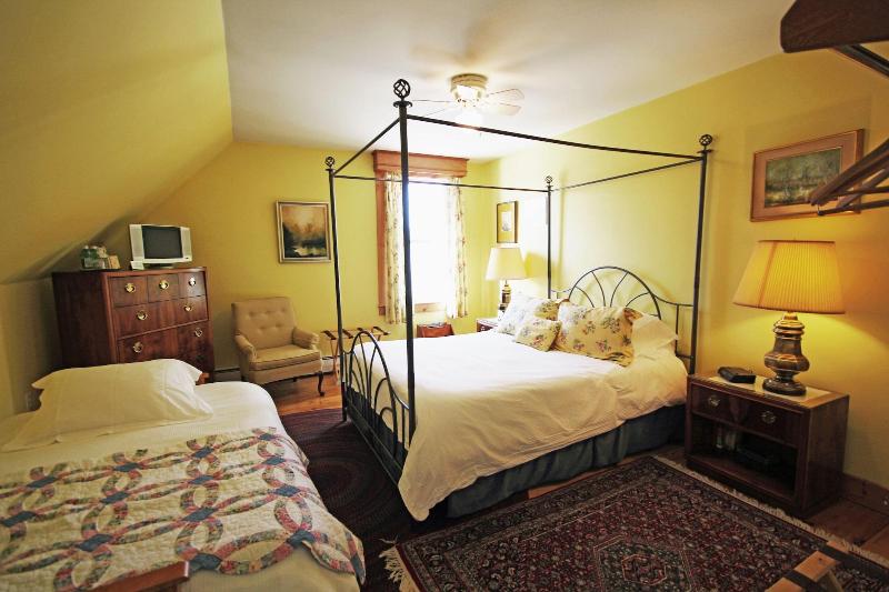 Highland Lake Inn - photo 15