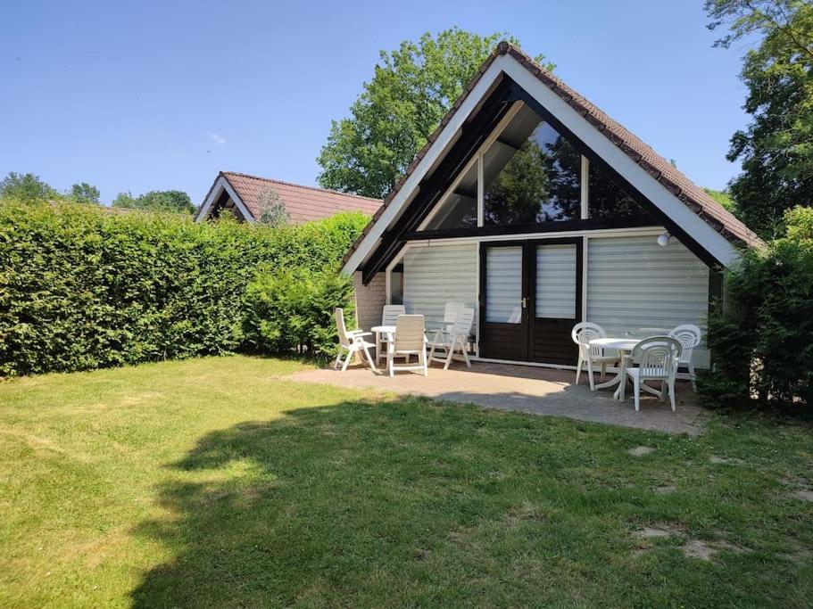 Vrijstaande Recreatiebungalow Met Slaapvide pet-friendly hotel Posterholt