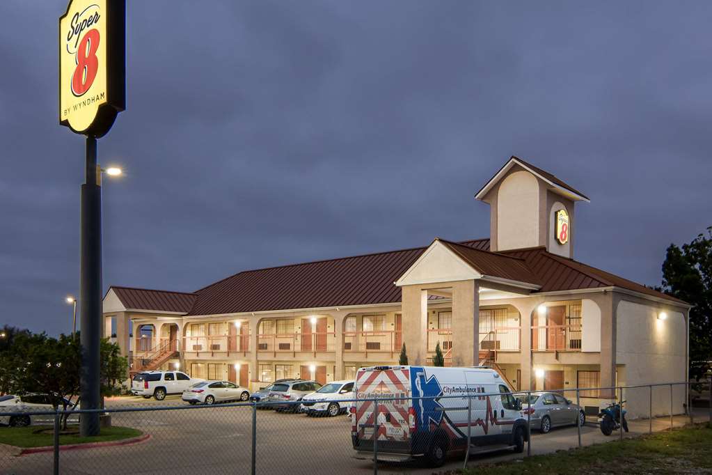 Super 8 by Wyndham Grand Prairie Southwest - photo 6