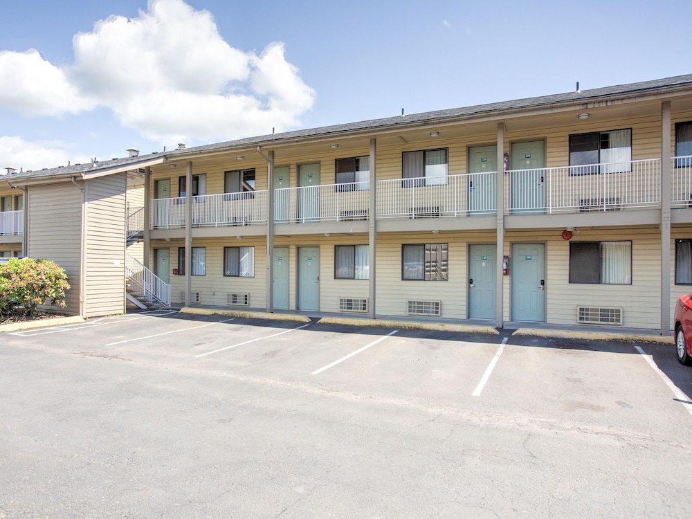 OYO Woodland Hotel and Suites - photo 36