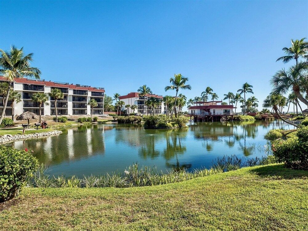 Pointe Santo Condos — 4-Star Luxury Hotel in Sanibel, United States