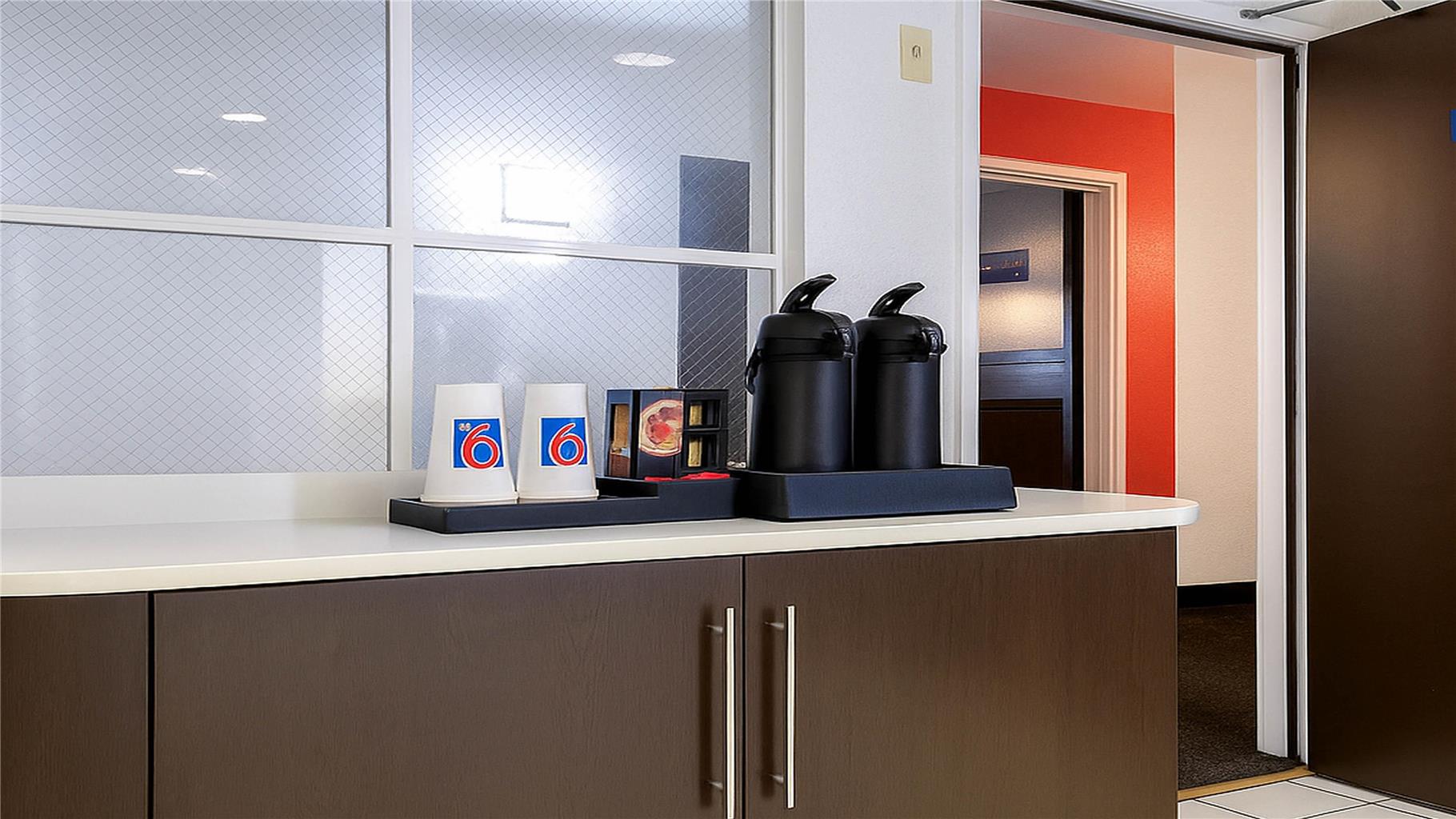 Motel 6 San Diego CA Downtown - photo 11