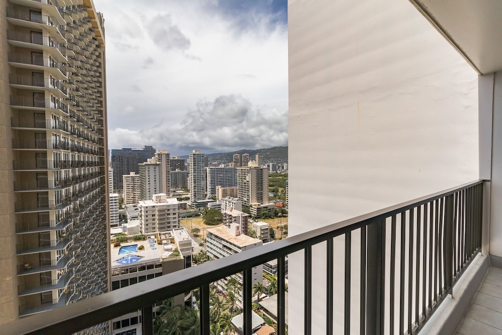 High Rise Ocean View Waikiki Condo FREE Parking & Wi Fi by Koko Resort Vacation Rentals - photo 26