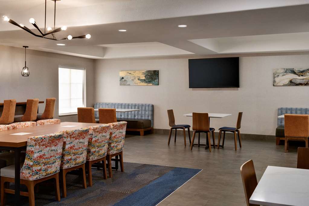La Quinta Inn & Suites by Wyndham Stephenville - photo 55