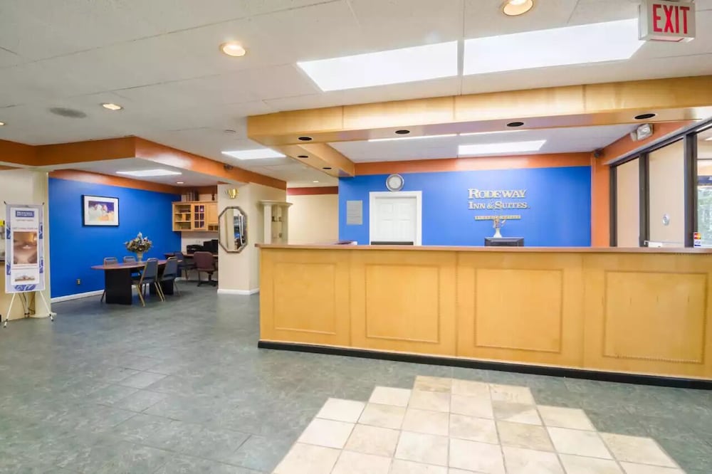 Rodeway Inn & Suites Greensboro Southeast - photo 2
