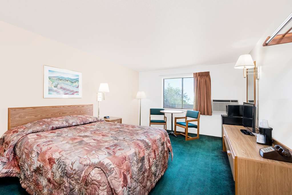 Super 8 by Wyndham Belle Fourche SD - photo 8