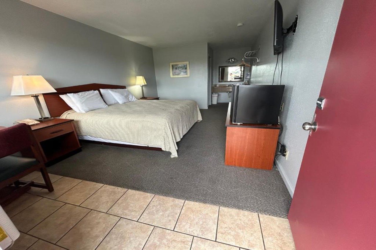 Aurora Inn Motel - photo 11