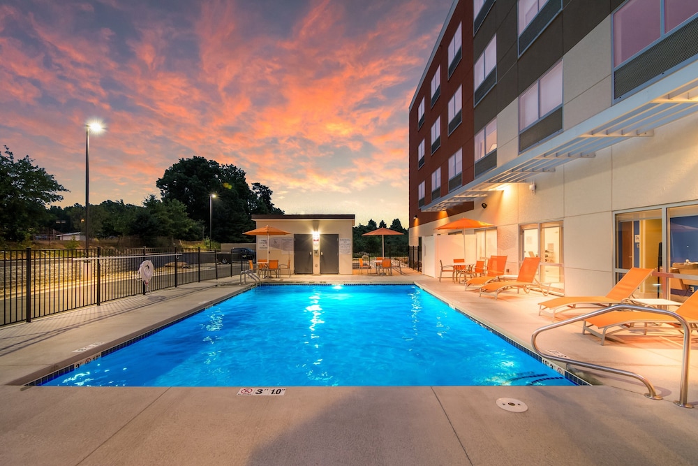 Holiday Inn Express and Suites Asheboro by IHG - photo 32