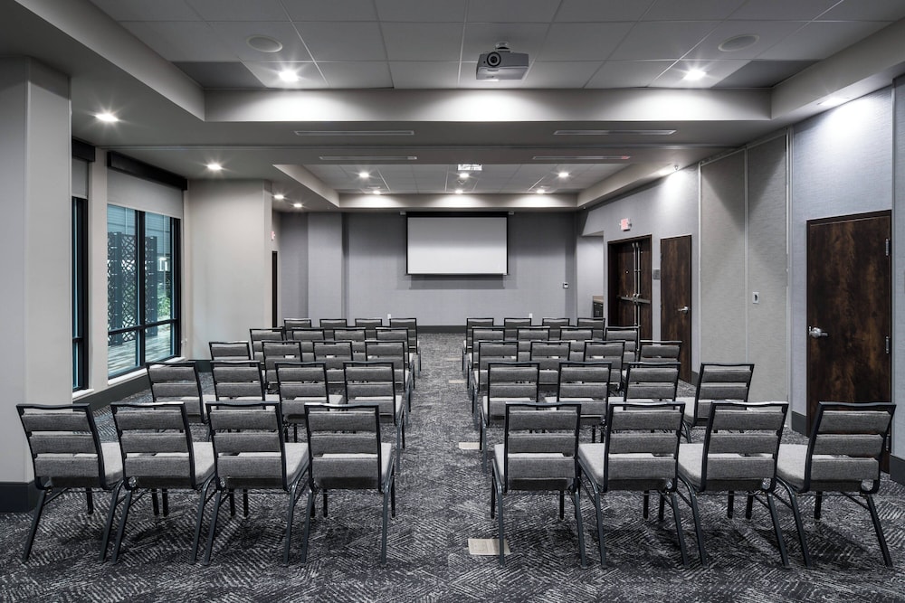 Courtyard by Marriott Houston Heights I 10 - photo 32