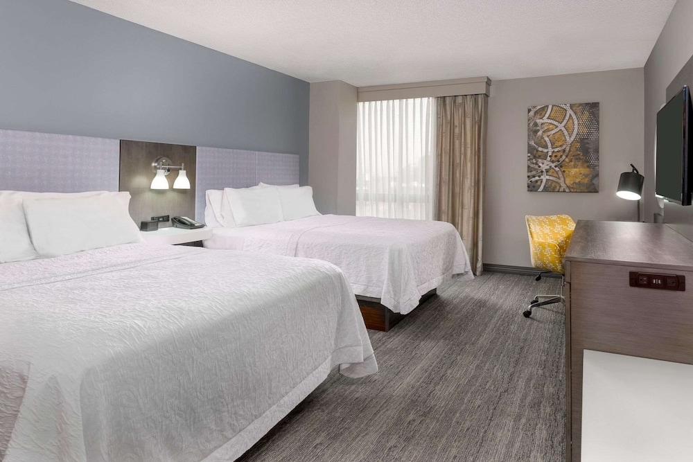 Hampton Inn & Suites Kansas City Country Club Plaza - photo 10