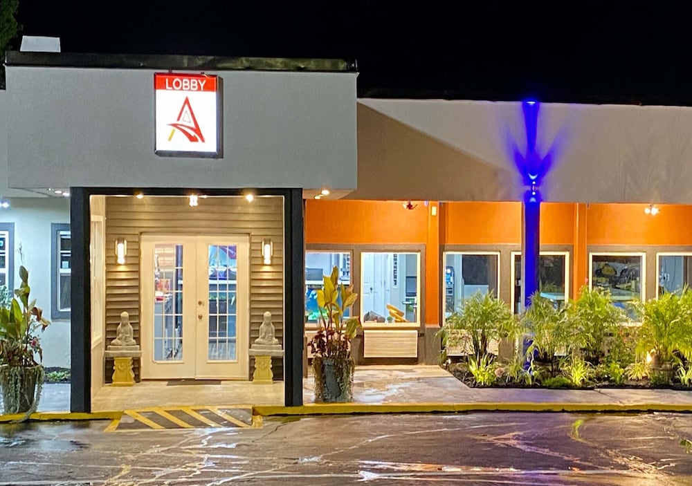 Lx Hotel Powered by ACW Circle in Manchester, United States