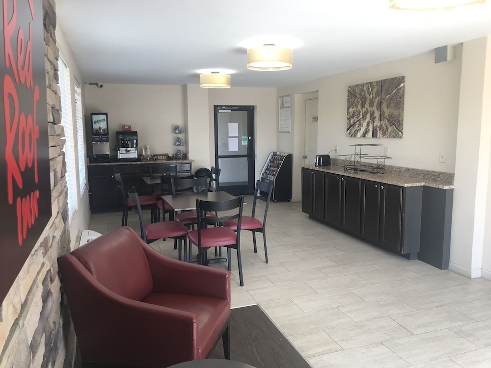 Red Roof Inn Fredericksburg South - photo 13