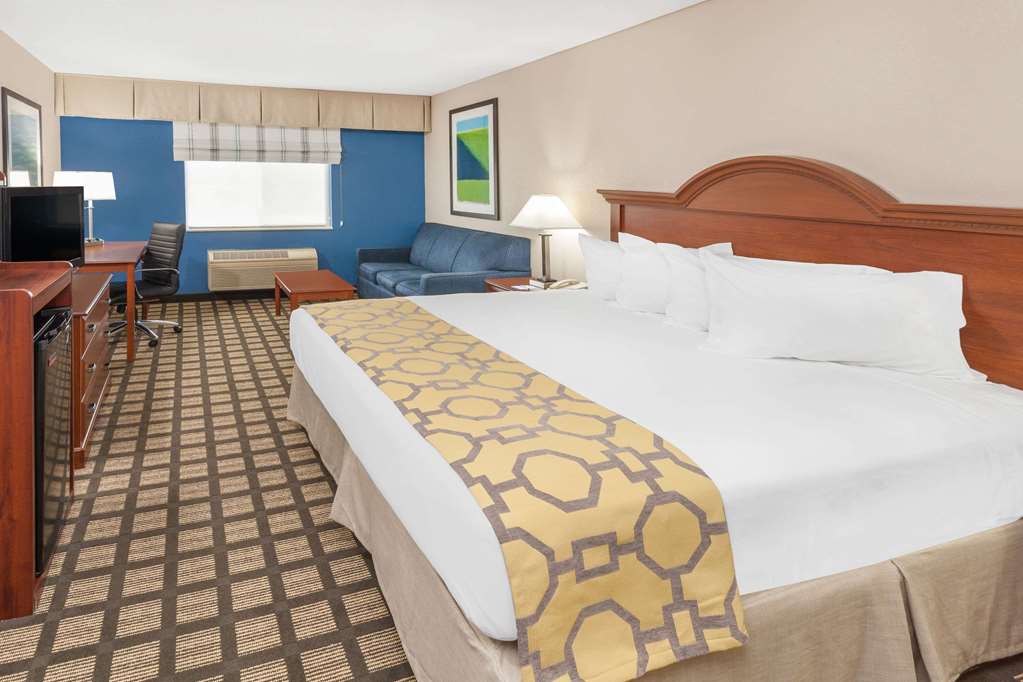 Baymont by Wyndham Galesburg - photo 5