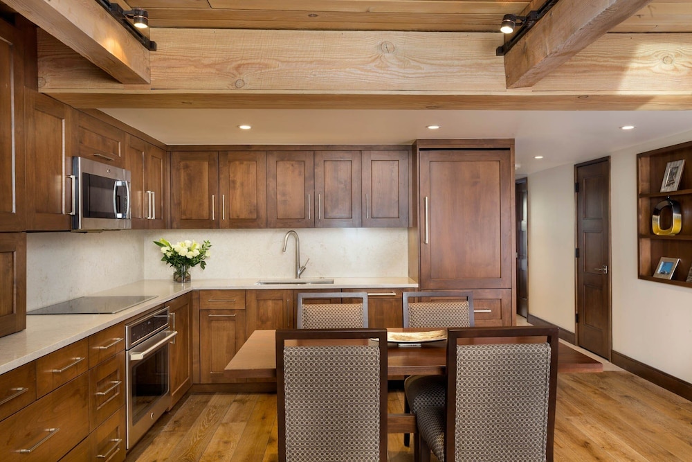 Deluxe 2 Bedroom Apartments at Resort with Outdoor Pool & Hot Tub - photo 11