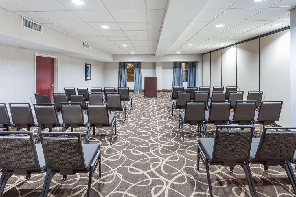 Wingate by Wyndham High Point Greensboro Airport South - photo 11