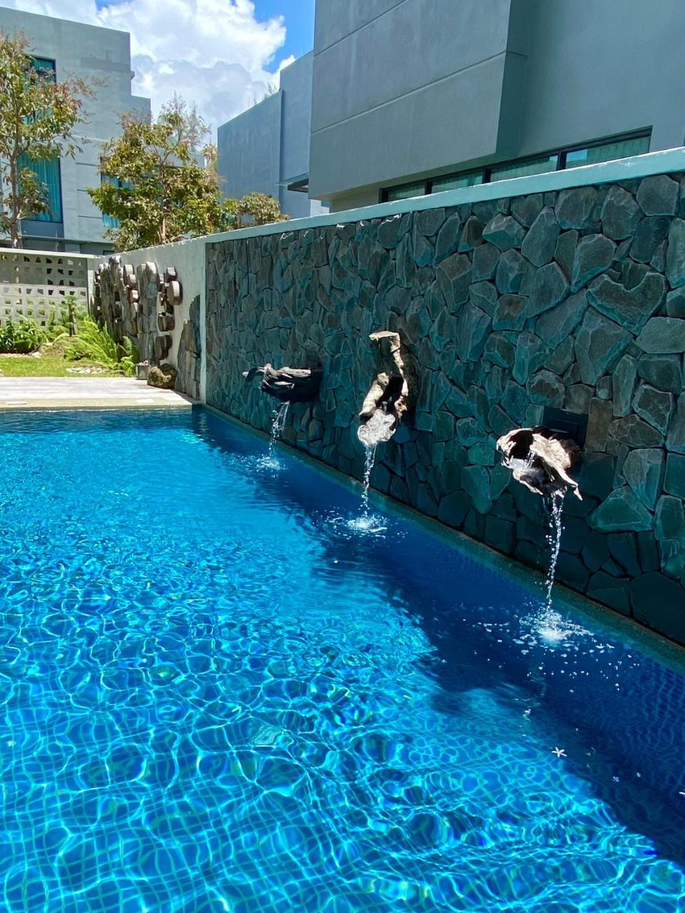 Ikiru 18 Private Saltwater Pool Villa 3 Ensuite BR Outdoor BBQ 5 mins to Beach — 4-Star Luxury Hotel in Pantai Cenang, Malaysia