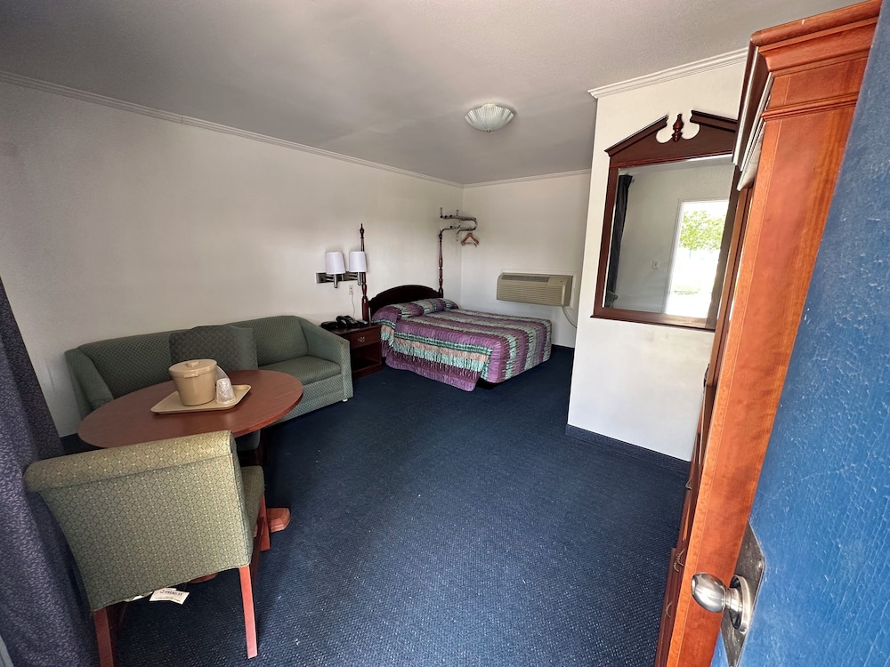 Four Oaks Lodging & RV Resort - photo 7