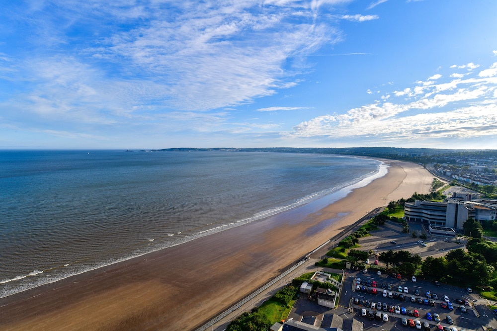 Bay Apartments — 5-Star Luxury Hotel in Swansea, United Kingdom