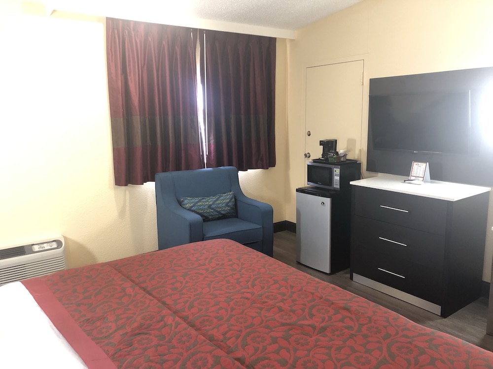 Days Inn by Wyndham Grove City Columbus South - photo 12