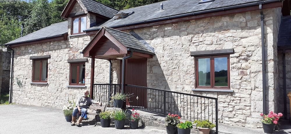 Henblas Holiday Cottages — 4-Star Luxury Hotel in Abergele, United Kingdom