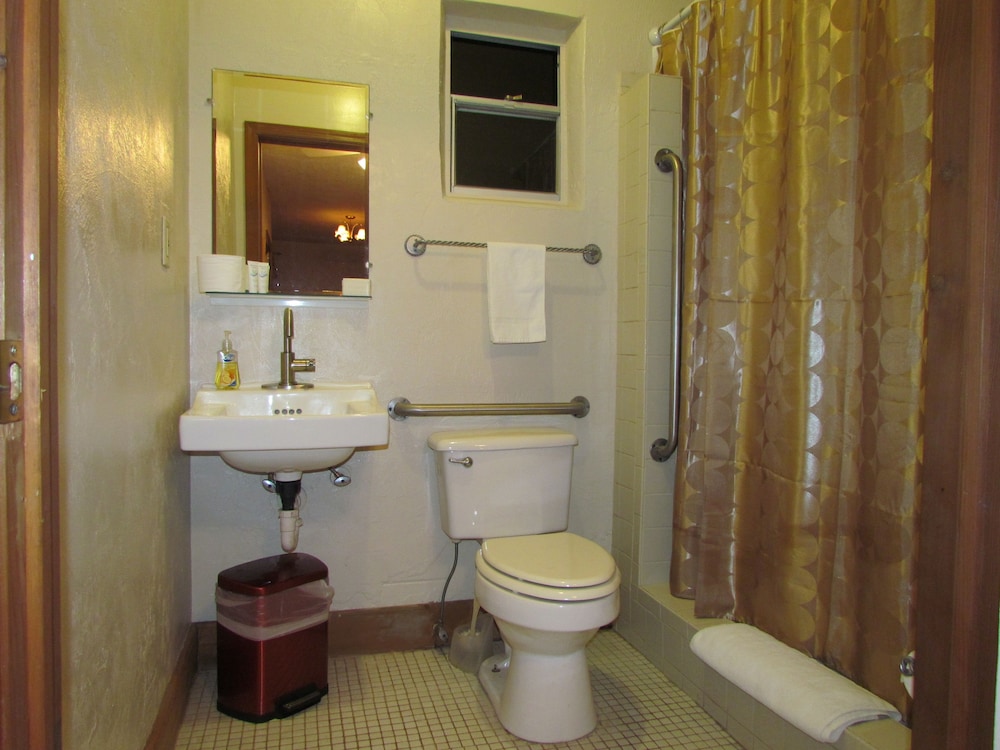 Yearling Restaurant and Cabins - photo 23