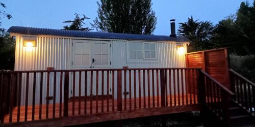 Woodpecker Shepherds Hut — Boston — photo 5