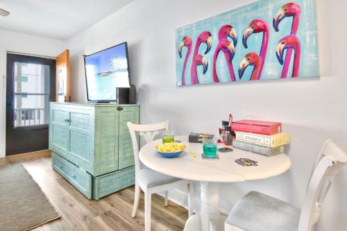 Funshine Sunset Beach — 4-Star Luxury Hotel in Saint Pete Beach, United States