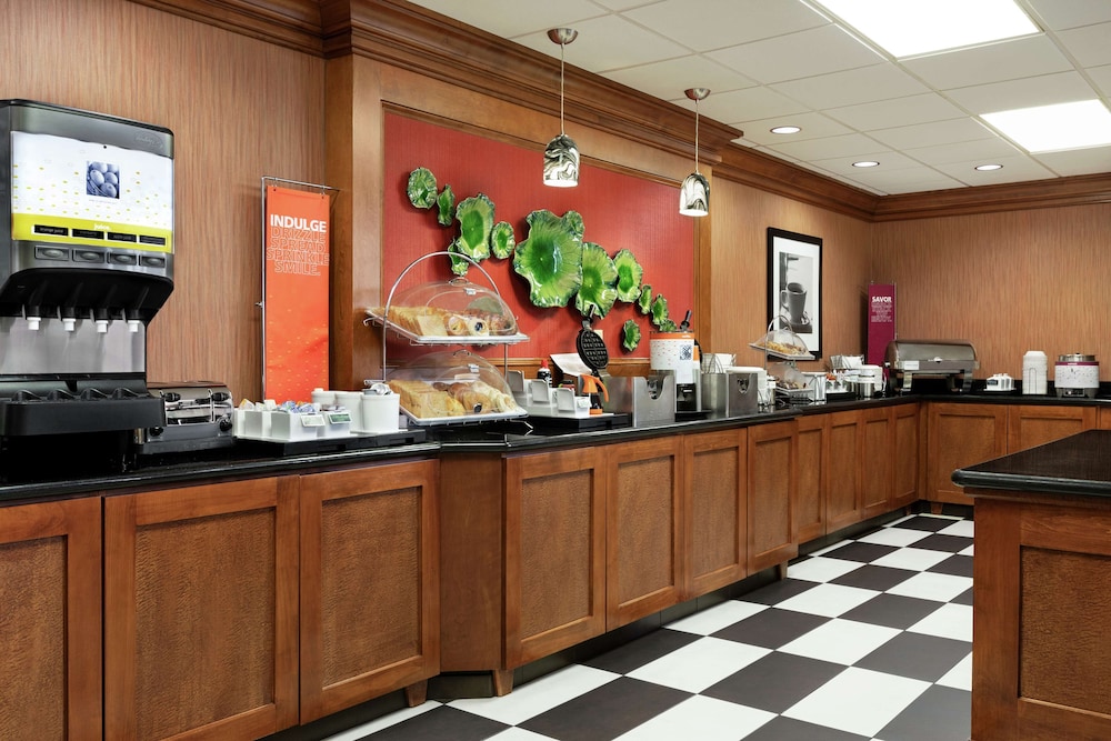 Hampton Inn & Suites Frederick Fort Detrick - photo 35