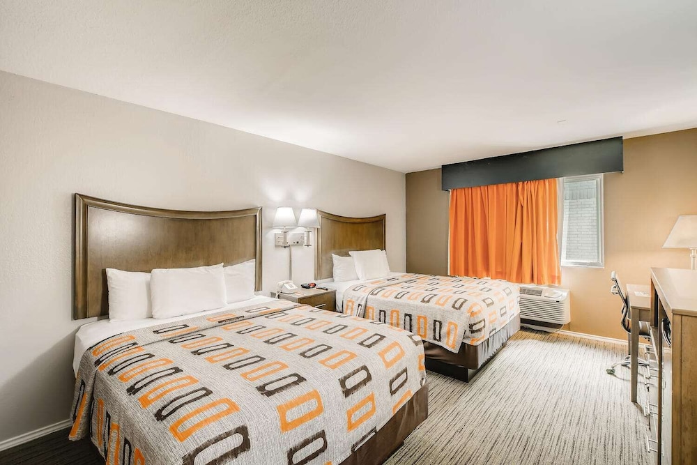 Orangewood Inn & Suites Midtown - photo 17